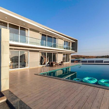 Stayvista'S Bellisimo Panorama - Lakeside Oasis With Infinity Pool, Modern Interiors, Open-To-Sky Bathtub, And Lush Green Lawn Nashik Exterior foto
