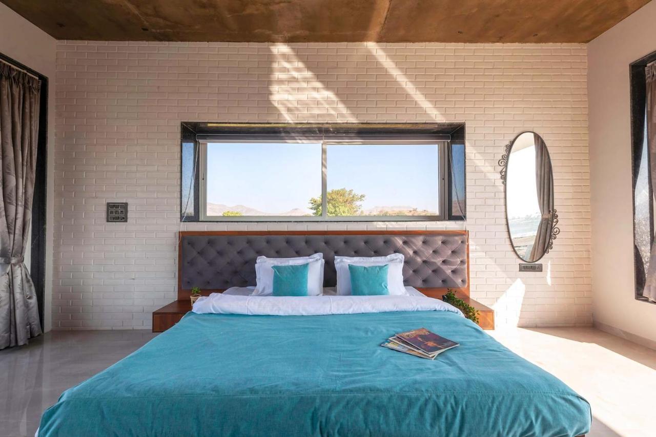 Stayvista'S Bellisimo Panorama - Lakeside Oasis With Infinity Pool, Modern Interiors, Open-To-Sky Bathtub, And Lush Green Lawn Nashik Exterior foto